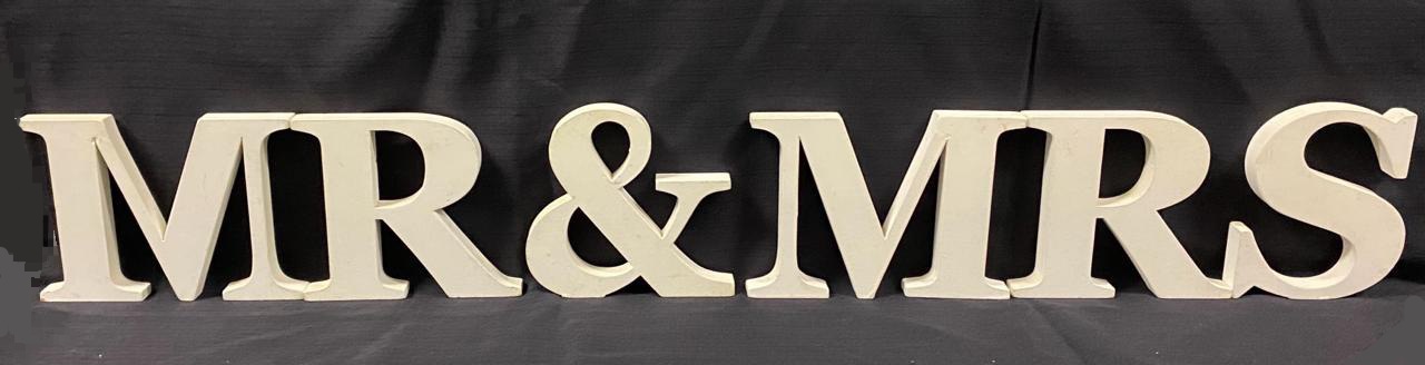 Mr & Mrs sign